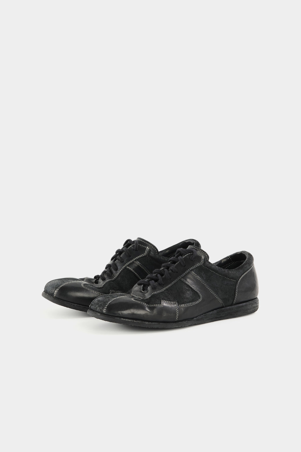 Trainer / Paneled / Contrast Stitch
