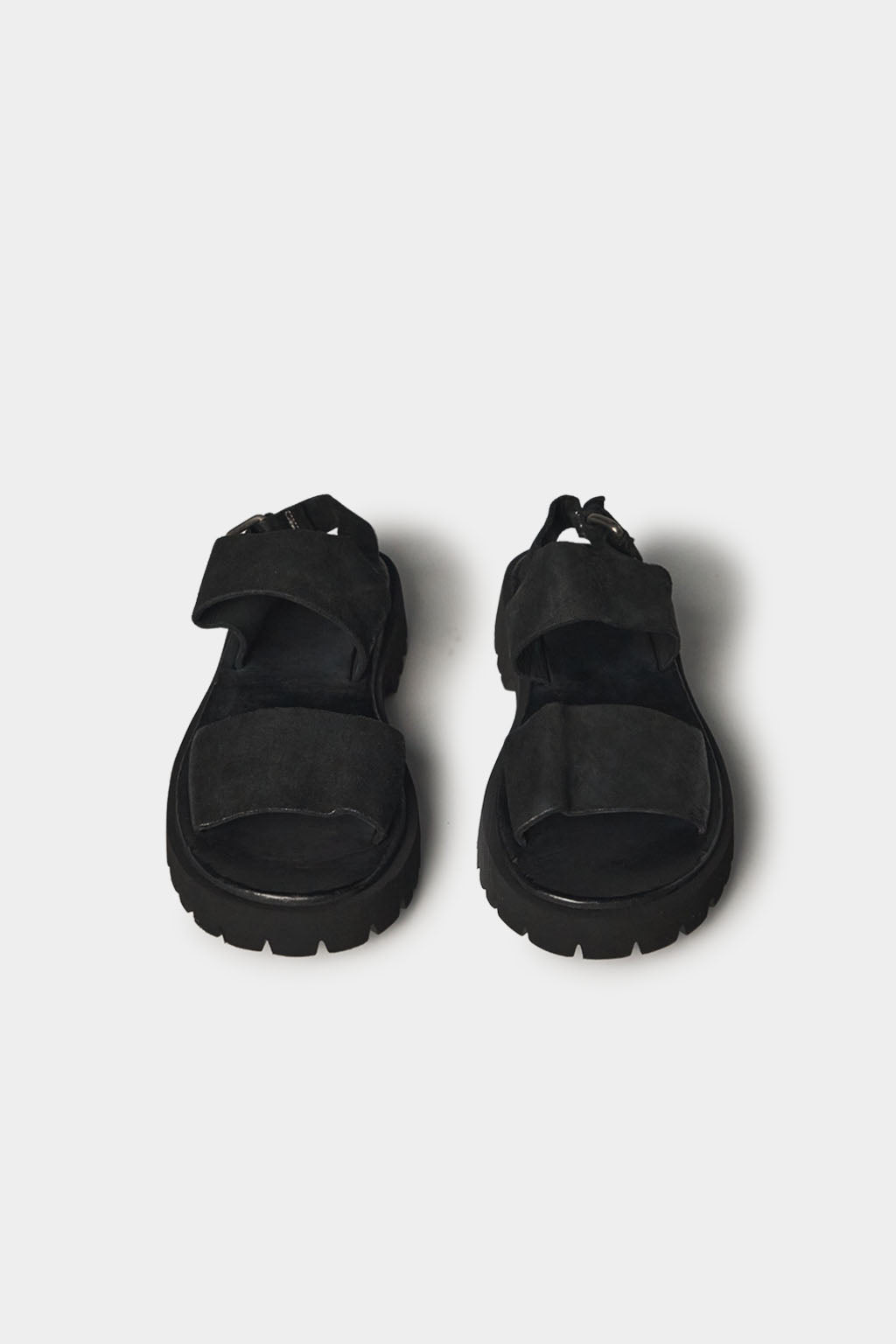 Sandal / Lug — CARBON