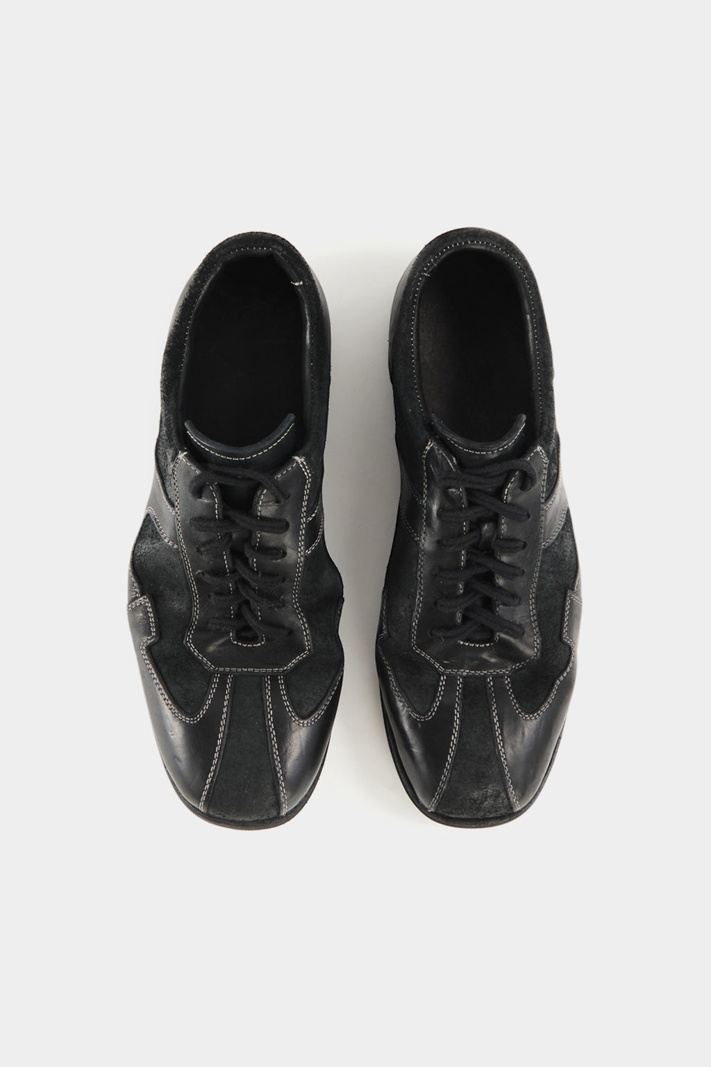 Trainer / Paneled / Contrast Stitch