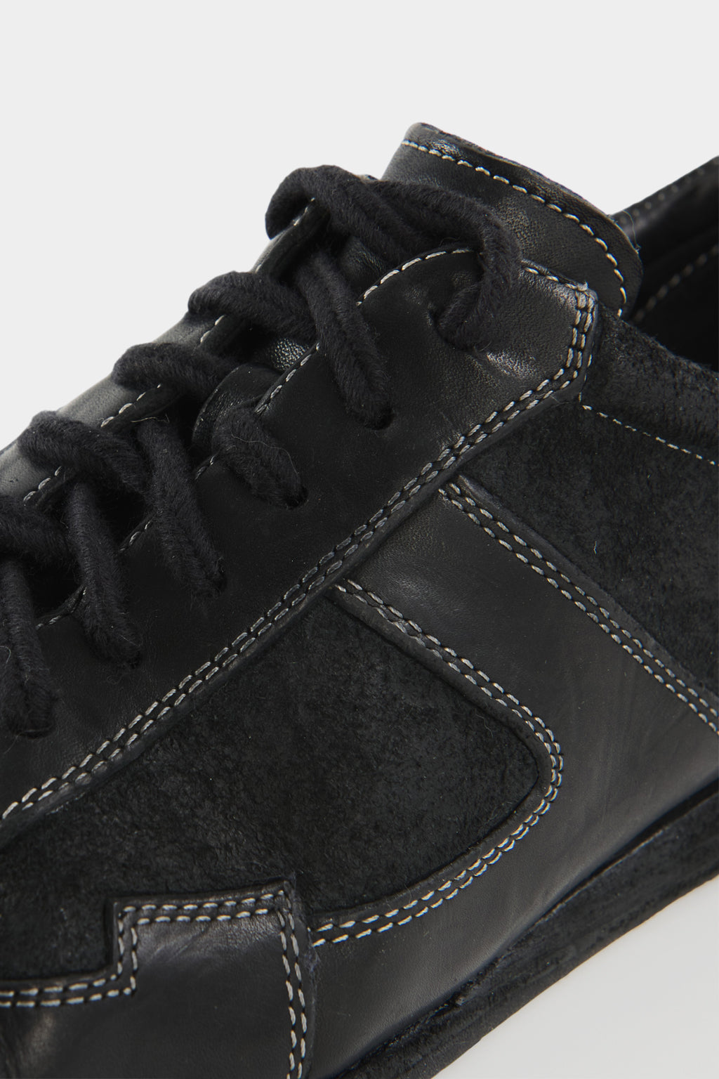 Trainer / Paneled / Contrast Stitch
