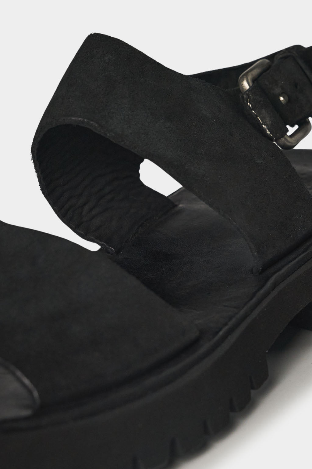 Sandal / Lug — CARBON