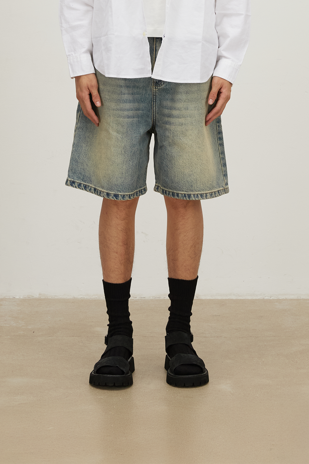 Sandal / Lug — CARBON